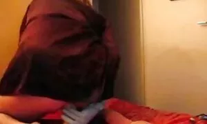 Énormes seins naturels et bite dans extrait de video gay la chatte