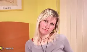 Spy Cam est une alternative à la masturbation solo girl avant d'aller au film orno gay lit.