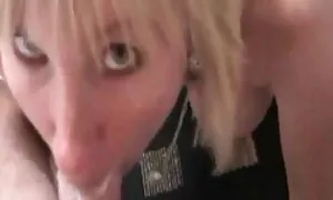 Blonde site porno gay hard Salope McKenzie Miles prend une bite