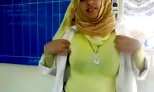 Busty babe montre sa chatte film porno gay streaming rose