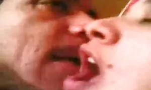 Chaud étudiante barbouillé avec de l'huile, joue avec elle-même et expériences film erotique gay streaming un gémissement orgasme-CG96